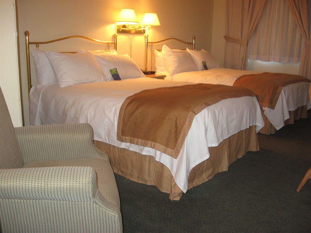 Holiday Inn Express Hotel & Suites Uptown Fredericton By Ihg Esterno foto