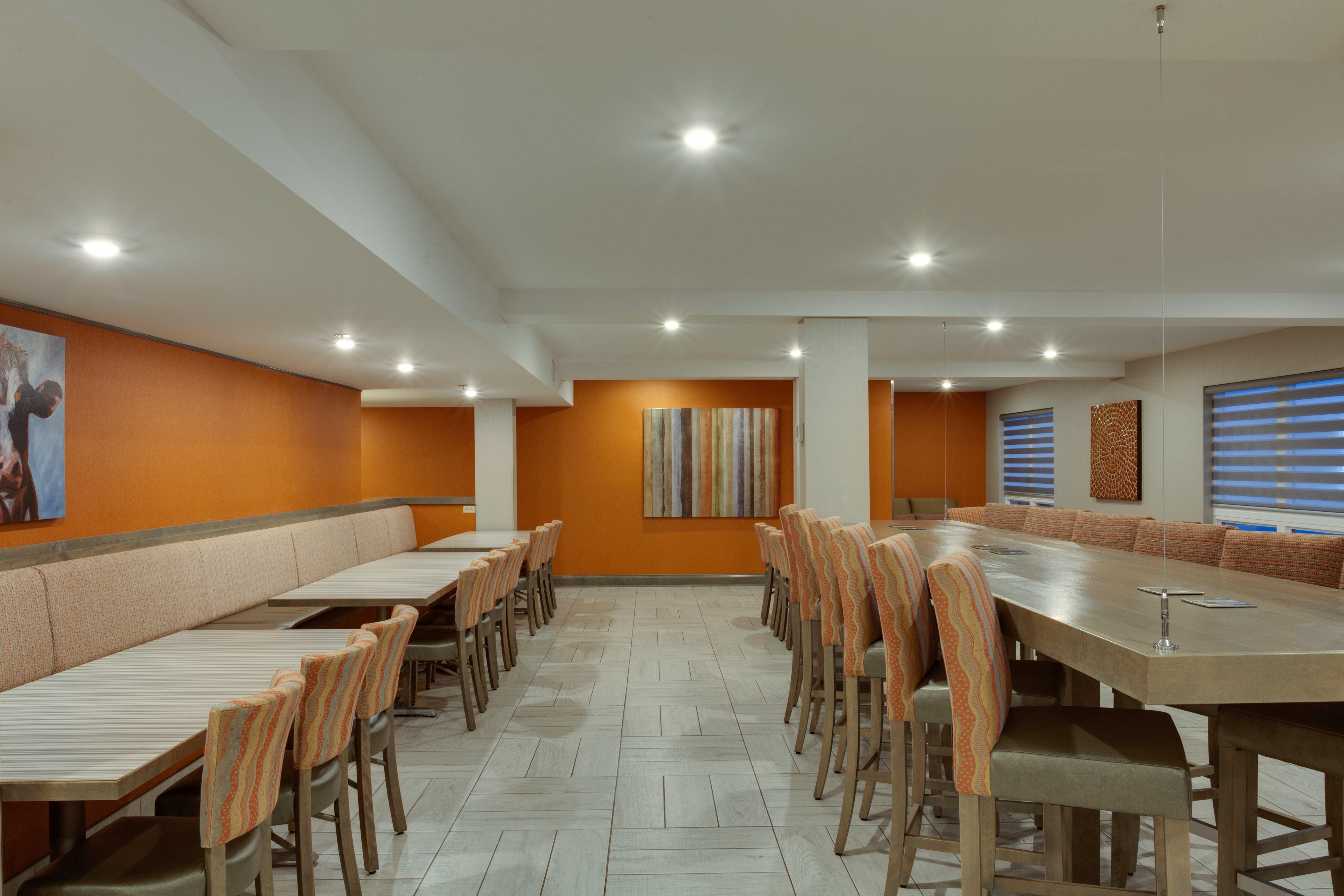 Holiday Inn Express Hotel & Suites Uptown Fredericton By Ihg Esterno foto