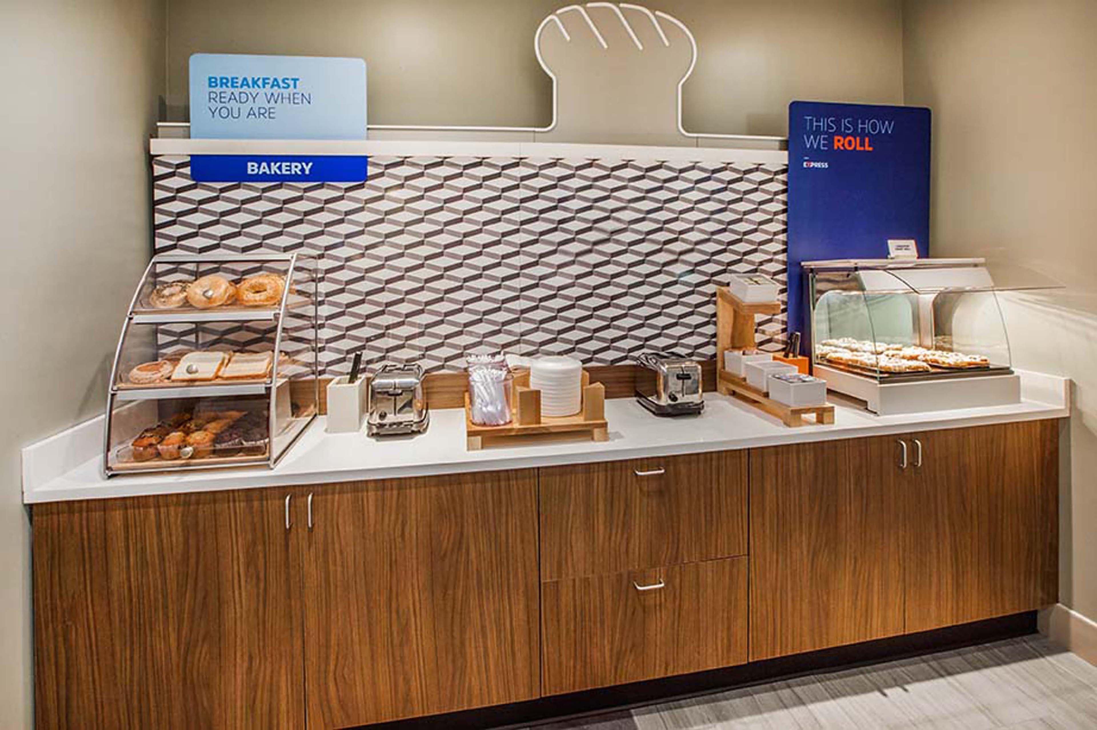 Holiday Inn Express Hotel & Suites Uptown Fredericton By Ihg Esterno foto