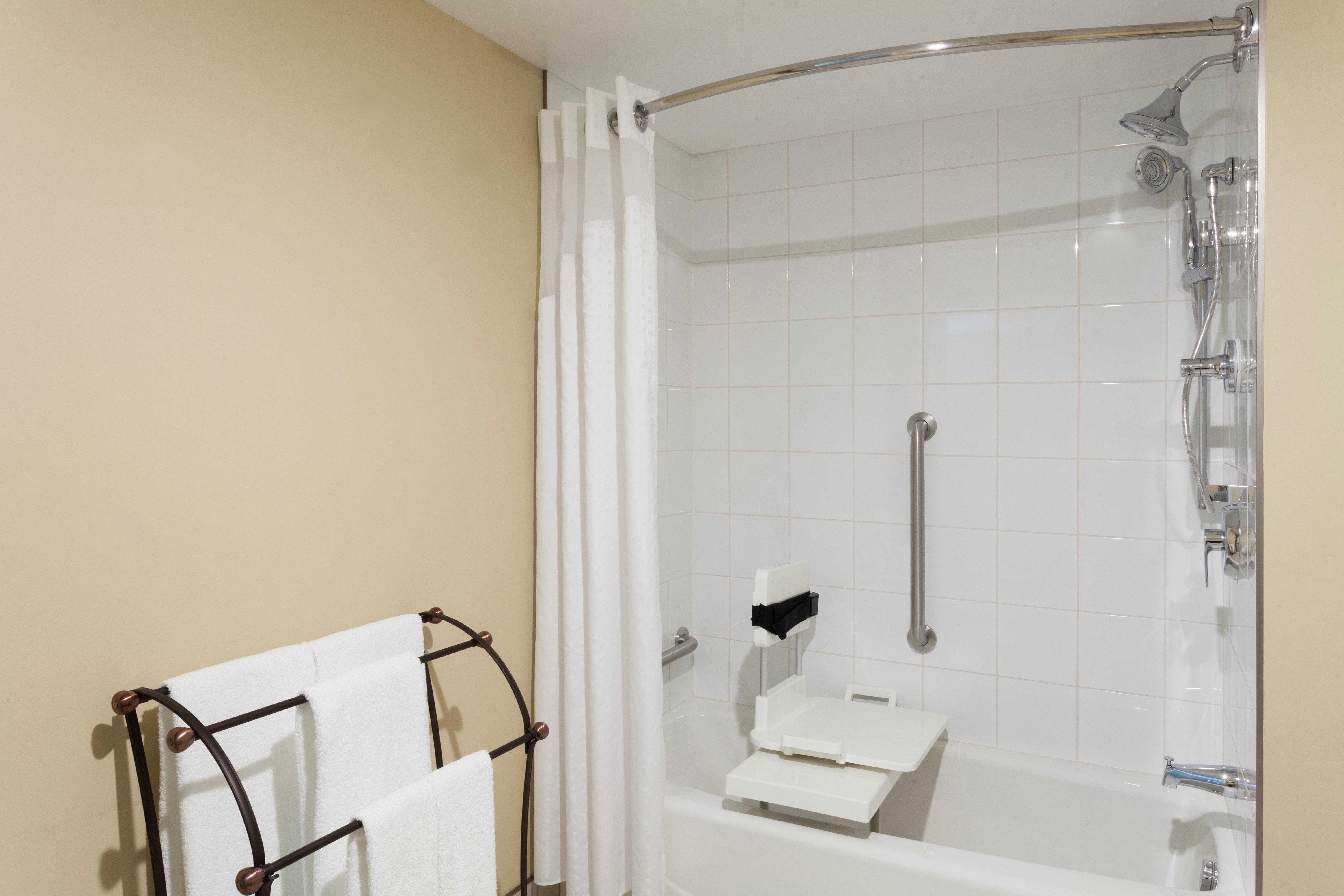 Holiday Inn Express Hotel & Suites Uptown Fredericton By Ihg Esterno foto