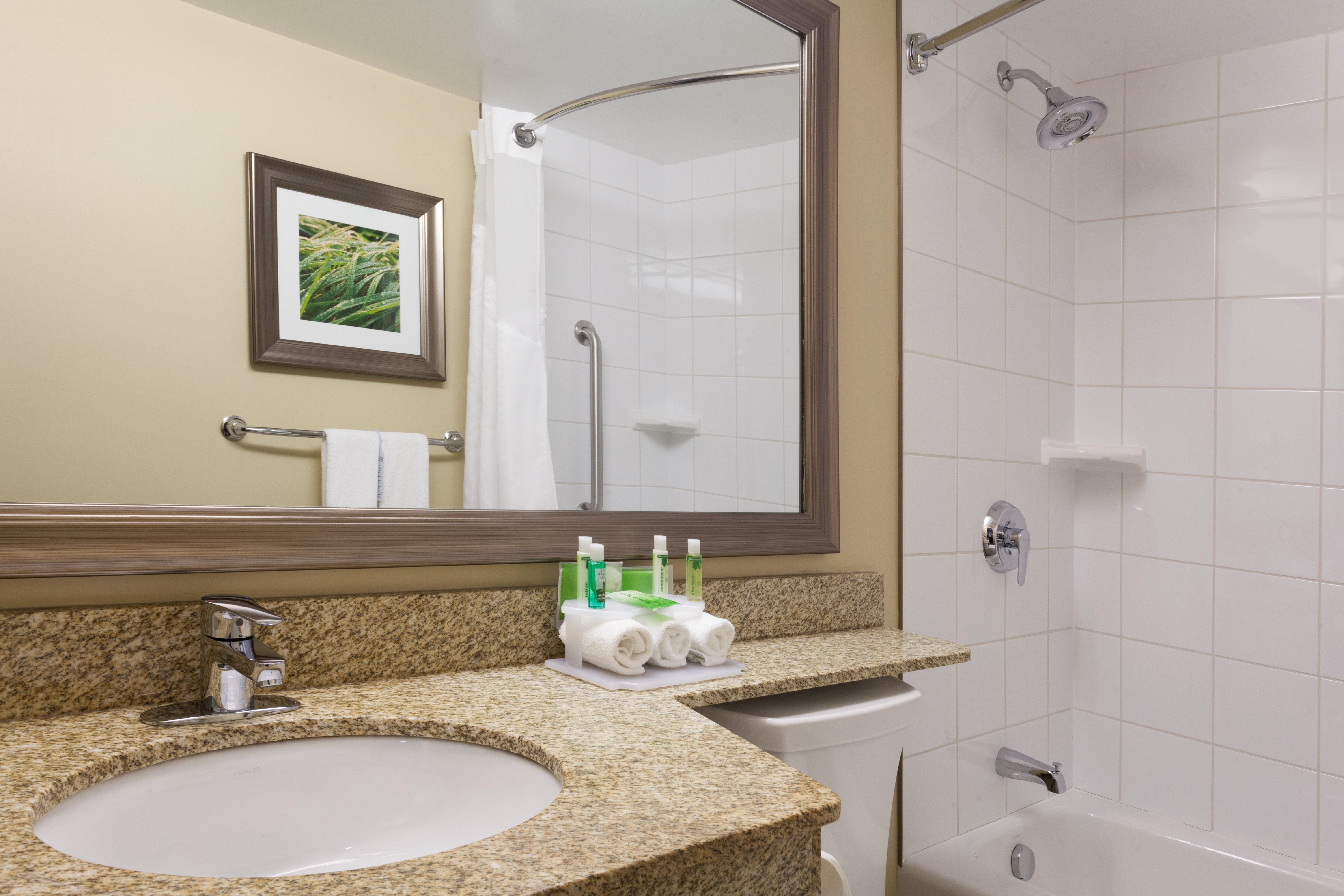 Holiday Inn Express Hotel & Suites Uptown Fredericton By Ihg Esterno foto