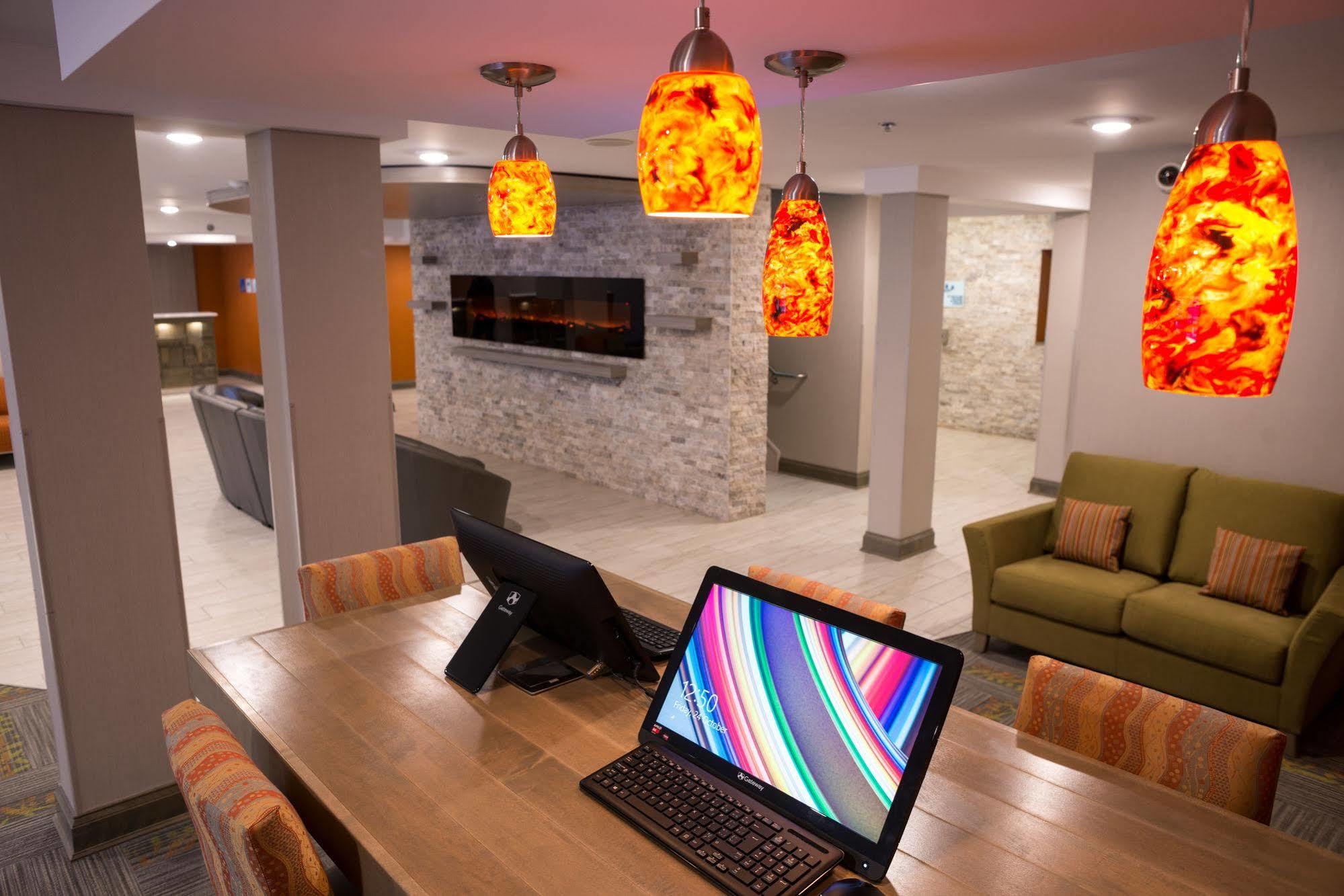 Holiday Inn Express Hotel & Suites Uptown Fredericton By Ihg Esterno foto